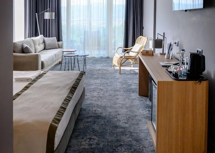 The Five Elements And Hotel